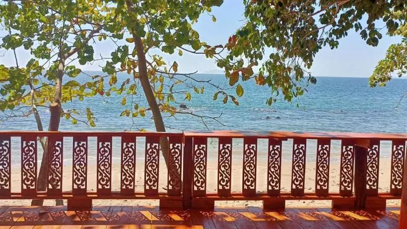 پانسیون Kohjum Seafront Resort