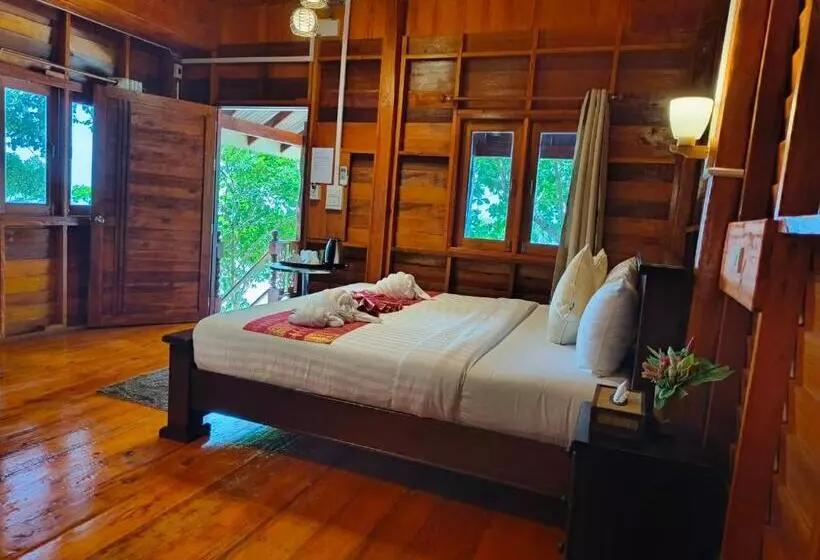 پانسیون Kohjum Seafront Resort