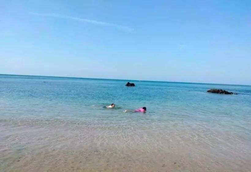 پانسیون Kohjum Seafront Resort