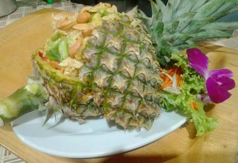 پانسیون Kohjum Seafront Resort