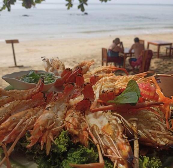 膳宿费 Kohjum Seafront Resort