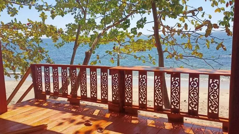 پانسیون Kohjum Seafront Resort