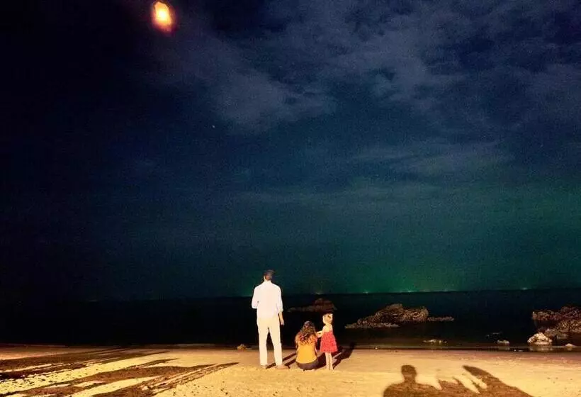 پانسیون Kohjum Seafront Resort