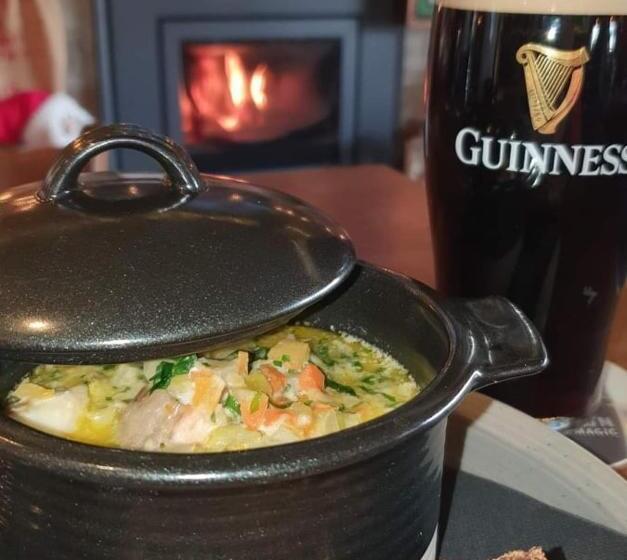 The Canalside B&b At The Auld Shebeen Bar