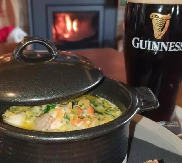 The Canalside B&b At The Auld Shebeen Bar