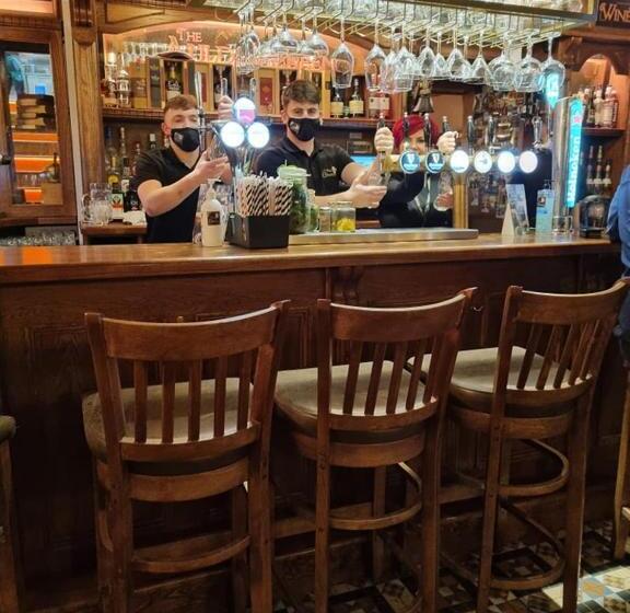 The Canalside B&b At The Auld Shebeen Bar