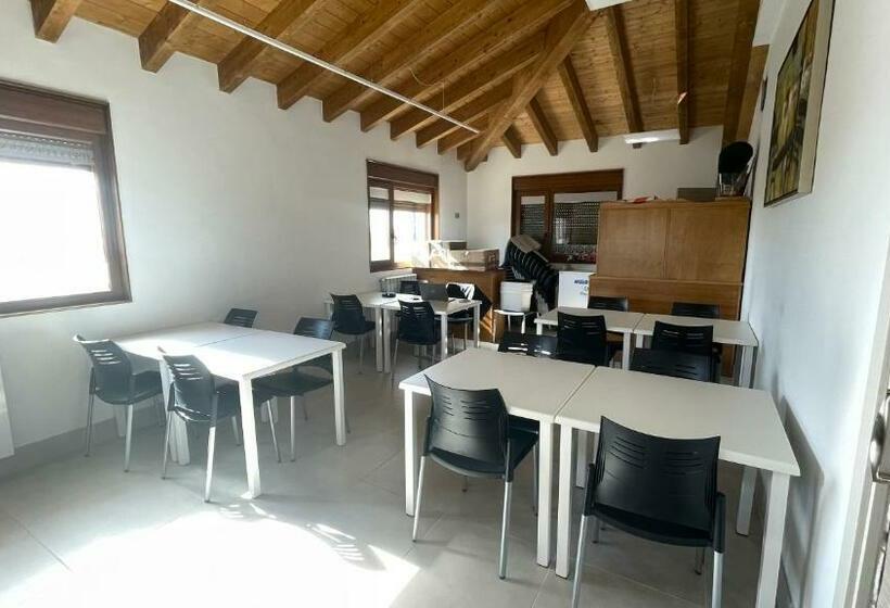 Albergue De Peregrinos Fuente Sidres