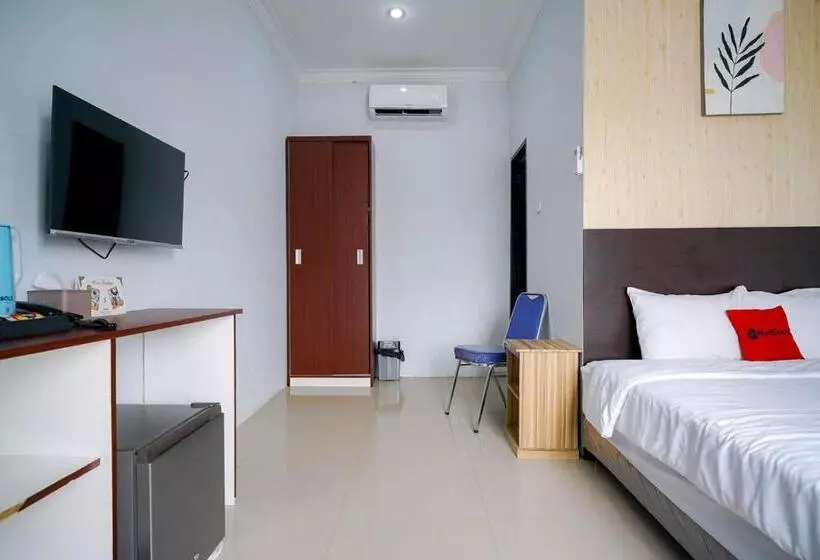 Hotelli Reddoorz Premium At Raja Hostel Syariah