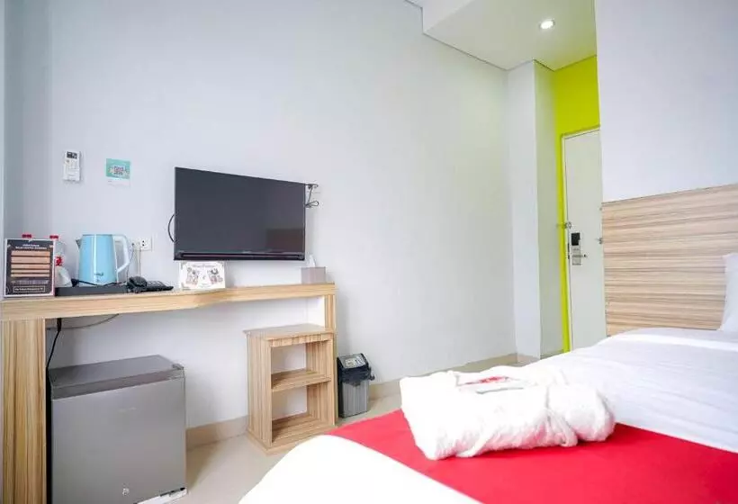 Hotelli Reddoorz Premium At Raja Hostel Syariah