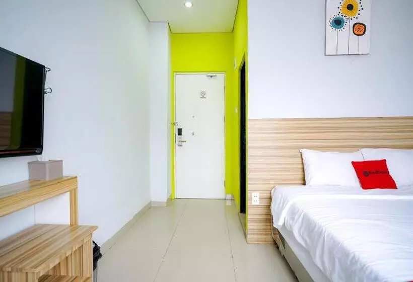 Hotelli Reddoorz Premium At Raja Hostel Syariah