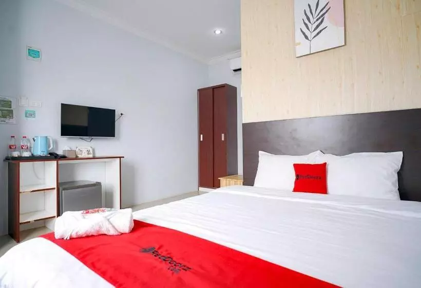 Hotelli Reddoorz Premium At Raja Hostel Syariah