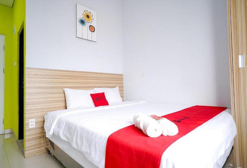 호텔 Reddoorz Premium At Raja Hostel Syariah