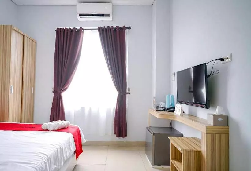 Hotelli Reddoorz Premium At Raja Hostel Syariah