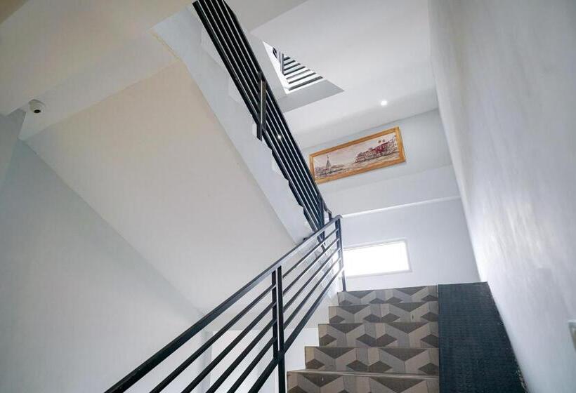 酒店 Reddoorz Premium At Raja Hostel Syariah