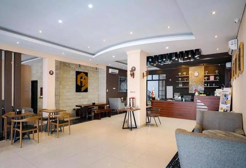 Hotelli Reddoorz Premium At Raja Hostel Syariah