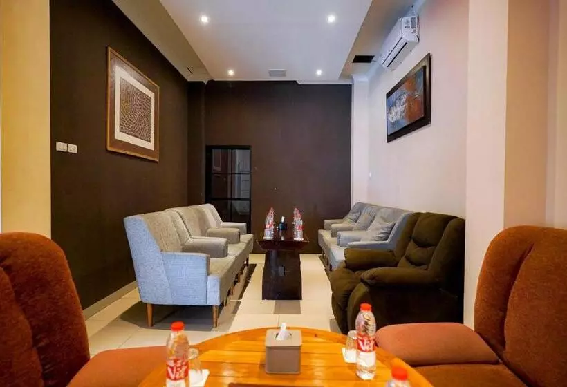 Hotelli Reddoorz Premium At Raja Hostel Syariah