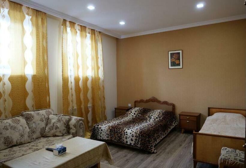 پانسیون Guest House Kumayri