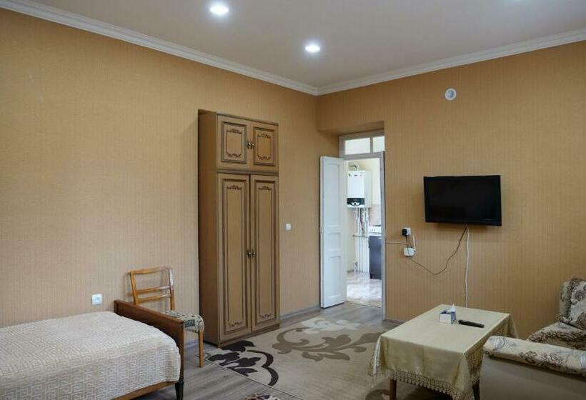 پانسیون Guest House Kumayri