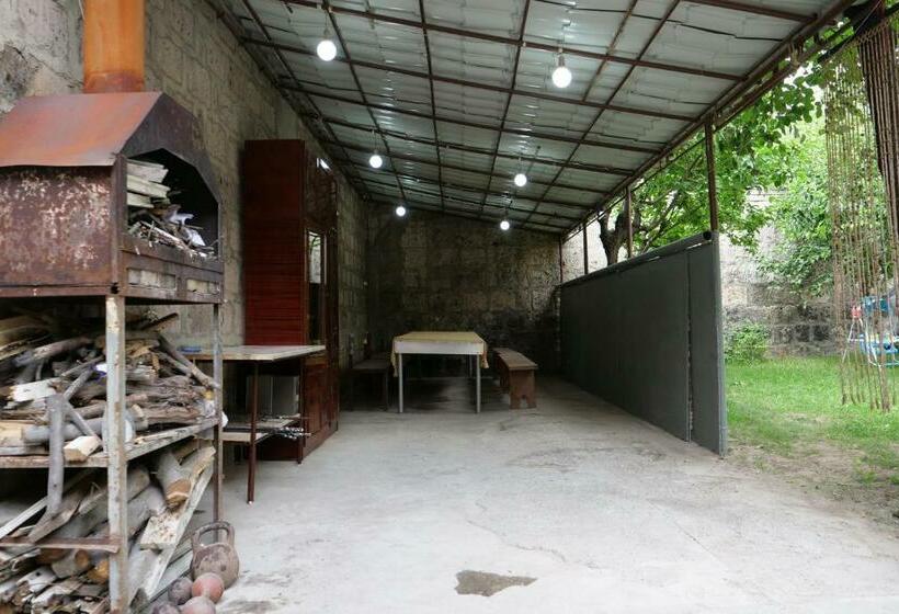 پانسیون Guest House Kumayri