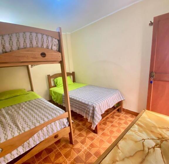 بنسيون Hospedaje Anais