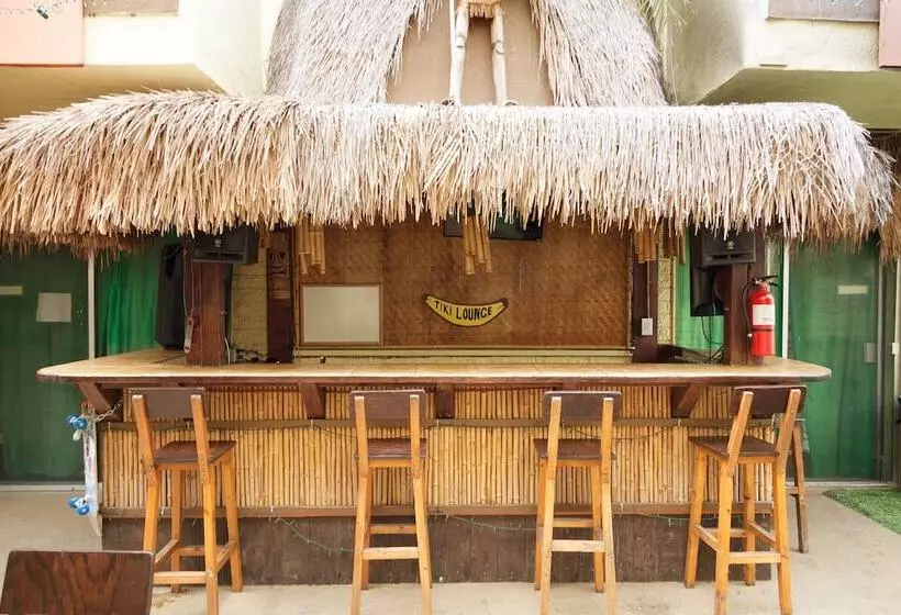 Banana Bungalow West Hollywood Hotel & Hostel