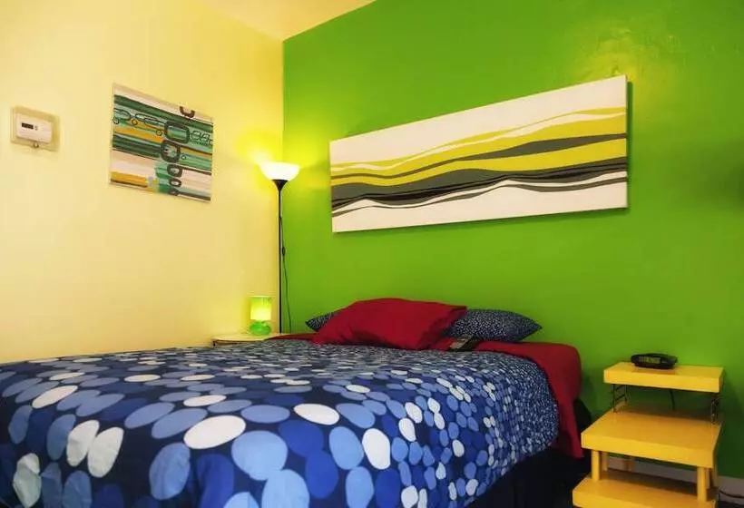 Banana Bungalow West Hollywood Hotel & Hostel