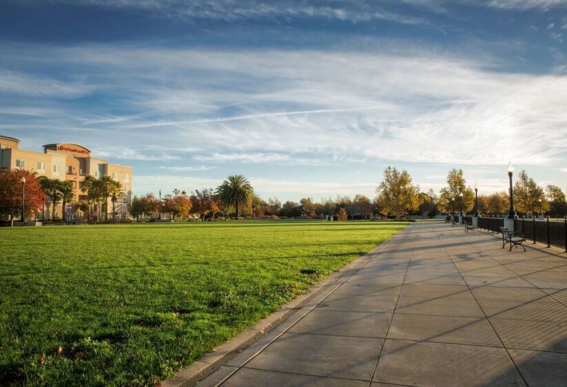 Hampton Inn & Suites Suisun City Waterfront