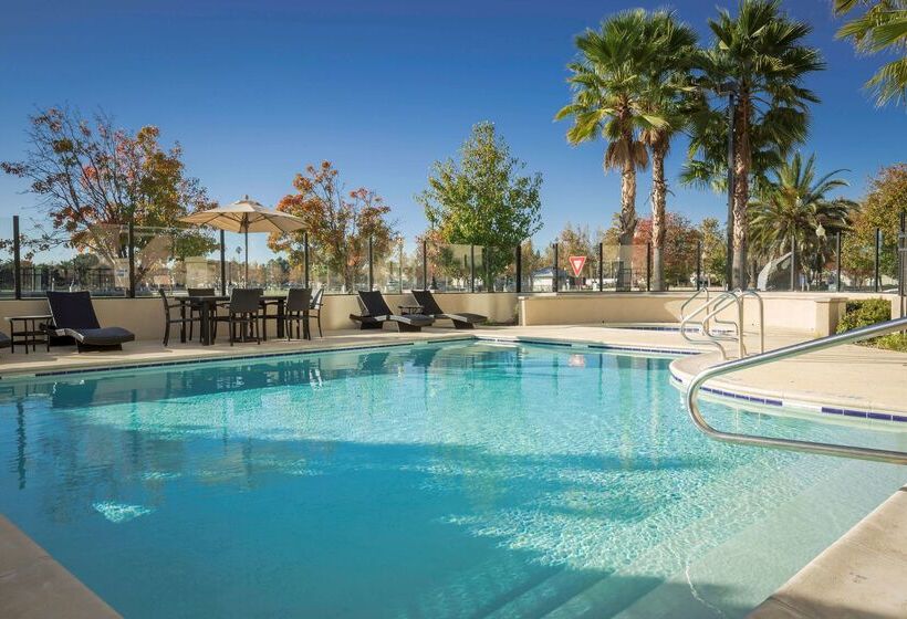 Hampton Inn & Suites Suisun City Waterfront