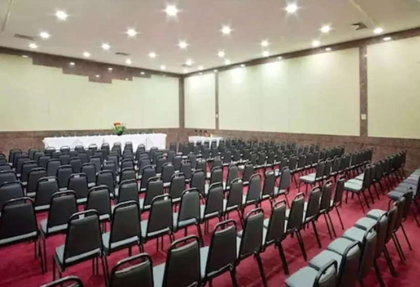 בית מלון כפרי Boulevard Plaza