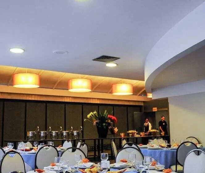 בית מלון כפרי Boulevard Plaza