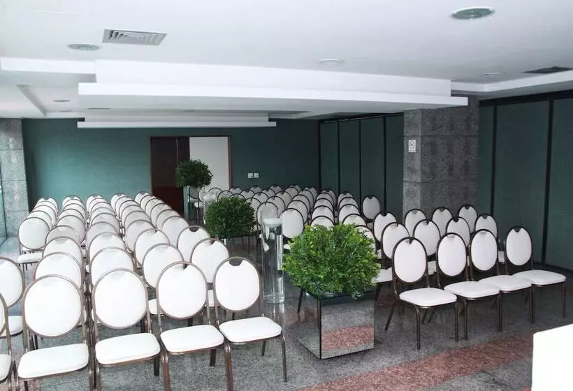 בית מלון כפרי Boulevard Plaza