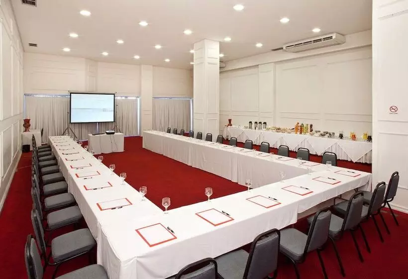 בית מלון כפרי Boulevard Plaza