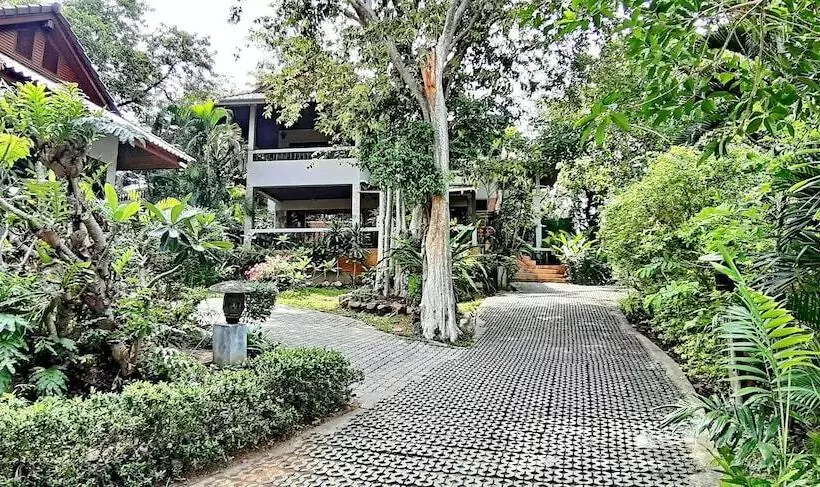 בית מלון כפרי Chaweng Bay View Resort