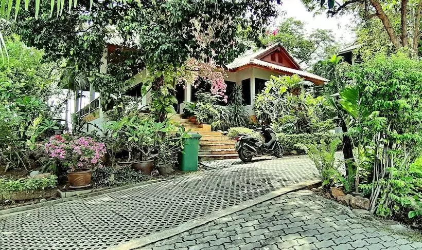 בית מלון כפרי Chaweng Bay View Resort