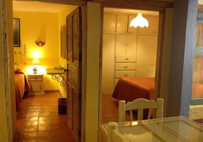 هتل El Meson De Los Poetas