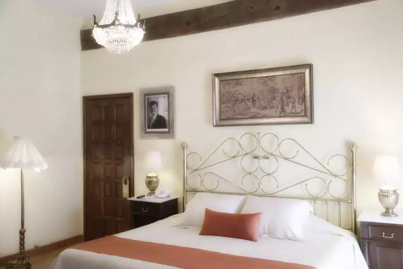 هتل El Meson De Los Poetas