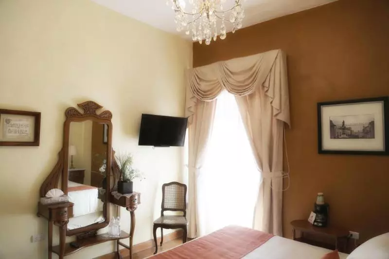 هتل El Meson De Los Poetas