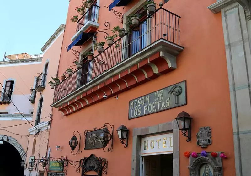 هتل El Meson De Los Poetas