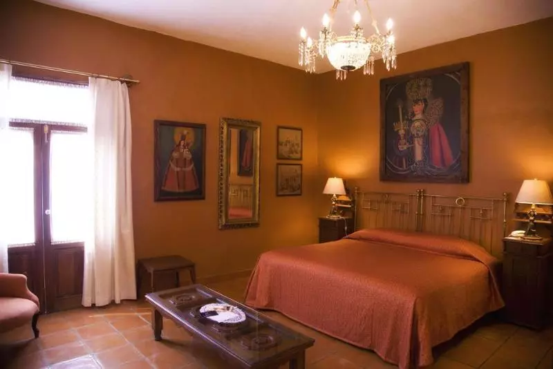 هتل El Meson De Los Poetas