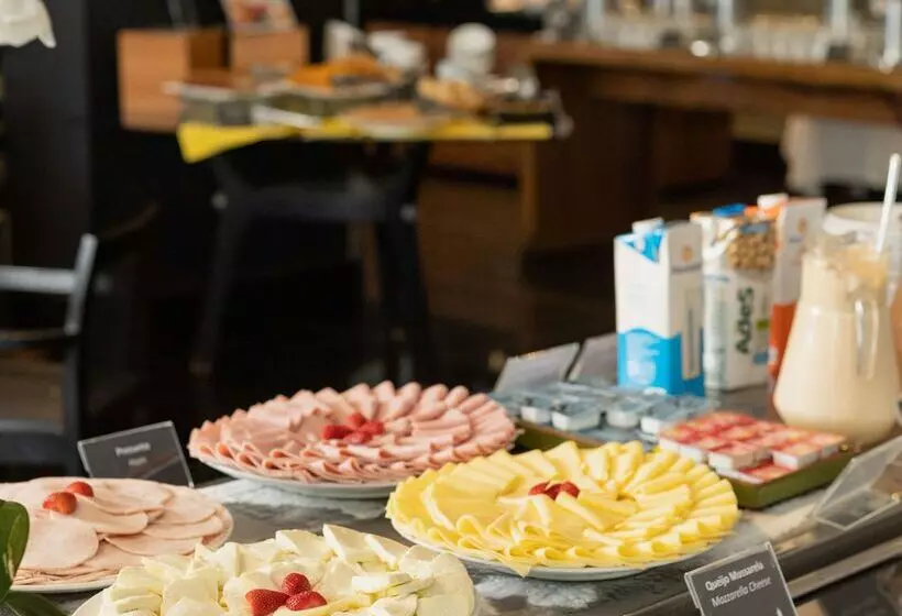 Hotel Golden Tulip Porto Vitoria