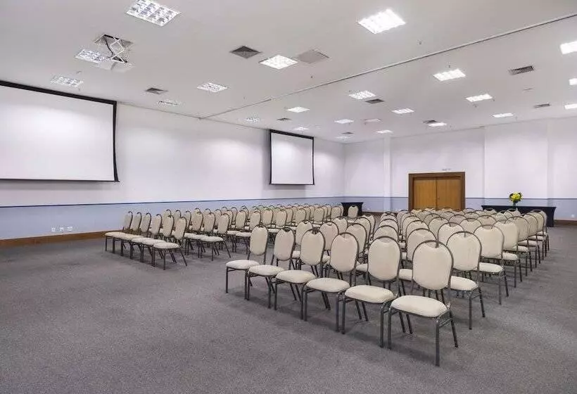 Hotel Golden Tulip Porto Vitoria