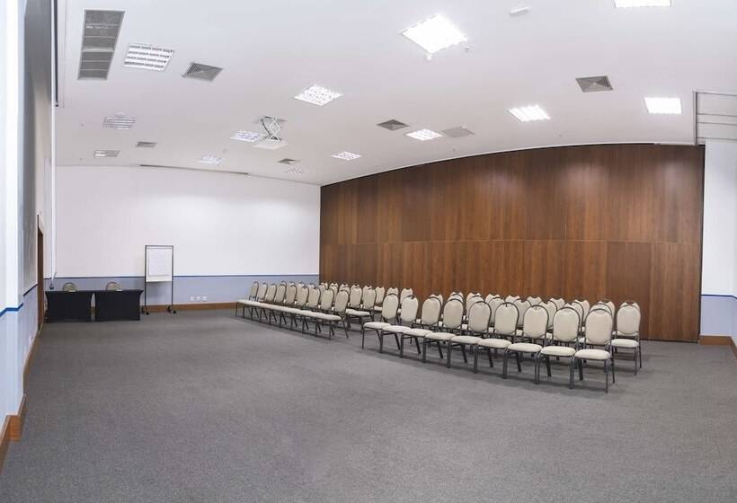 Hotel Golden Tulip Porto Vitoria