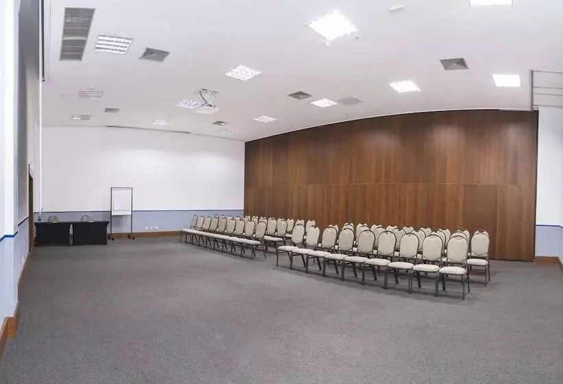 Hotel Golden Tulip Porto Vitoria