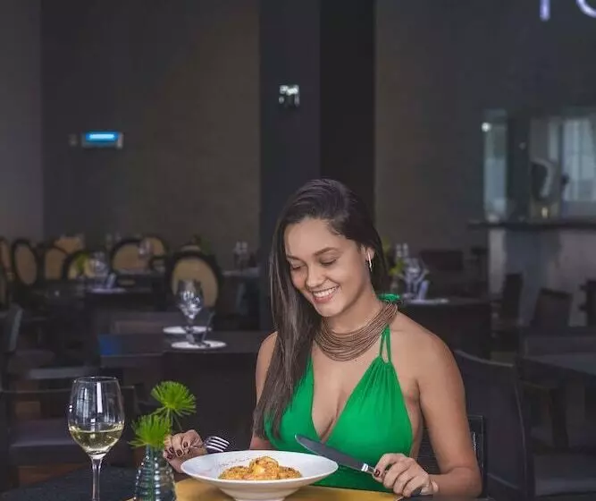 Hotel Golden Tulip Porto Vitoria