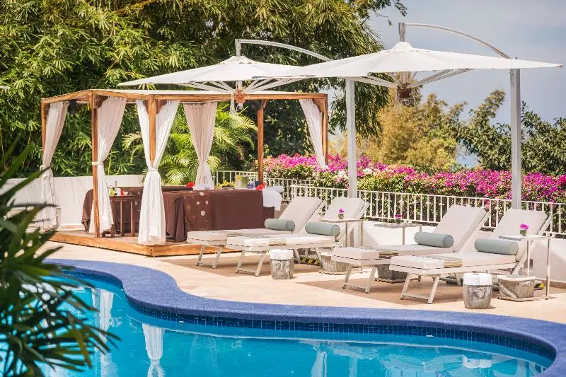 בית מלון כפרי Grand Miramar All Luxury Suites & Residences