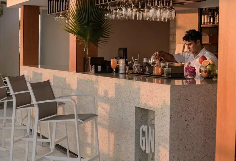 בית מלון כפרי Grand Miramar All Luxury Suites & Residences