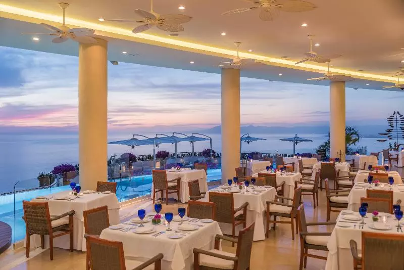 בית מלון כפרי Grand Miramar All Luxury Suites & Residences