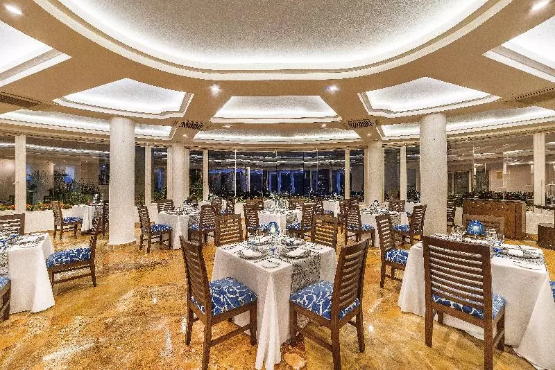 בית מלון כפרי Grand Miramar All Luxury Suites & Residences