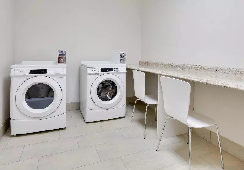 Holiday Inn Express Hotel & Suites Dublin, An Ihg