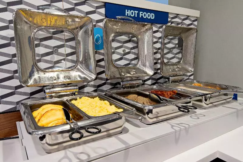 Отель Holiday Inn Express Fresno South, An Ihg